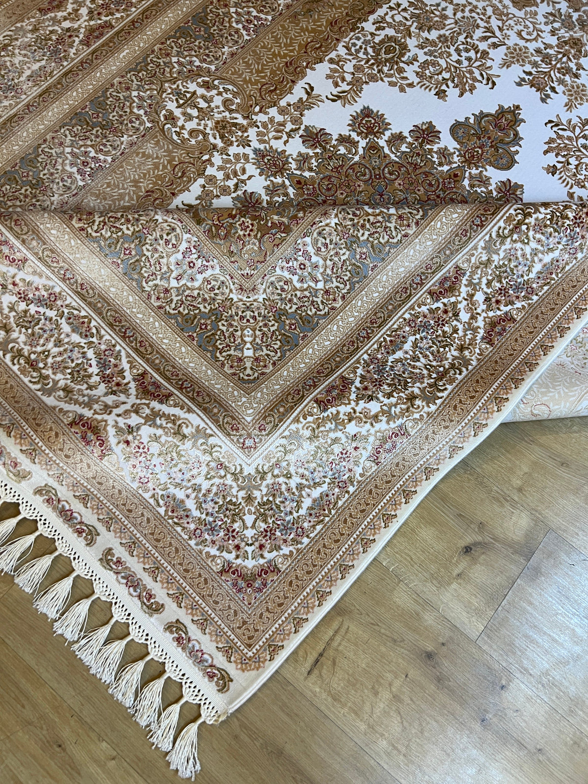 5x8 ft Gold Silk Rug, Classic Medallion Design Turkish Carpet