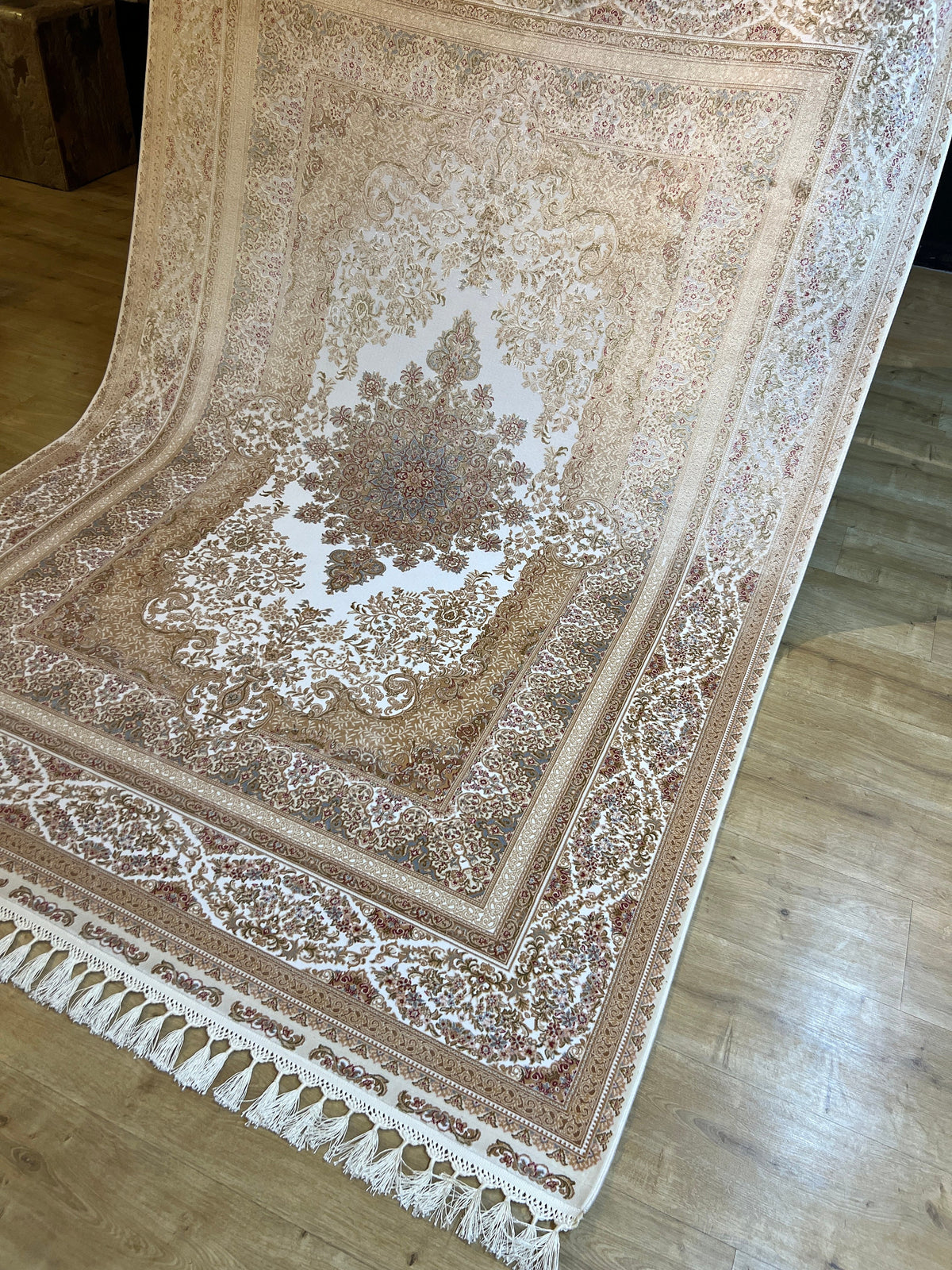 5x8 ft Gold Silk Rug, Classic Medallion Design Turkish Carpet