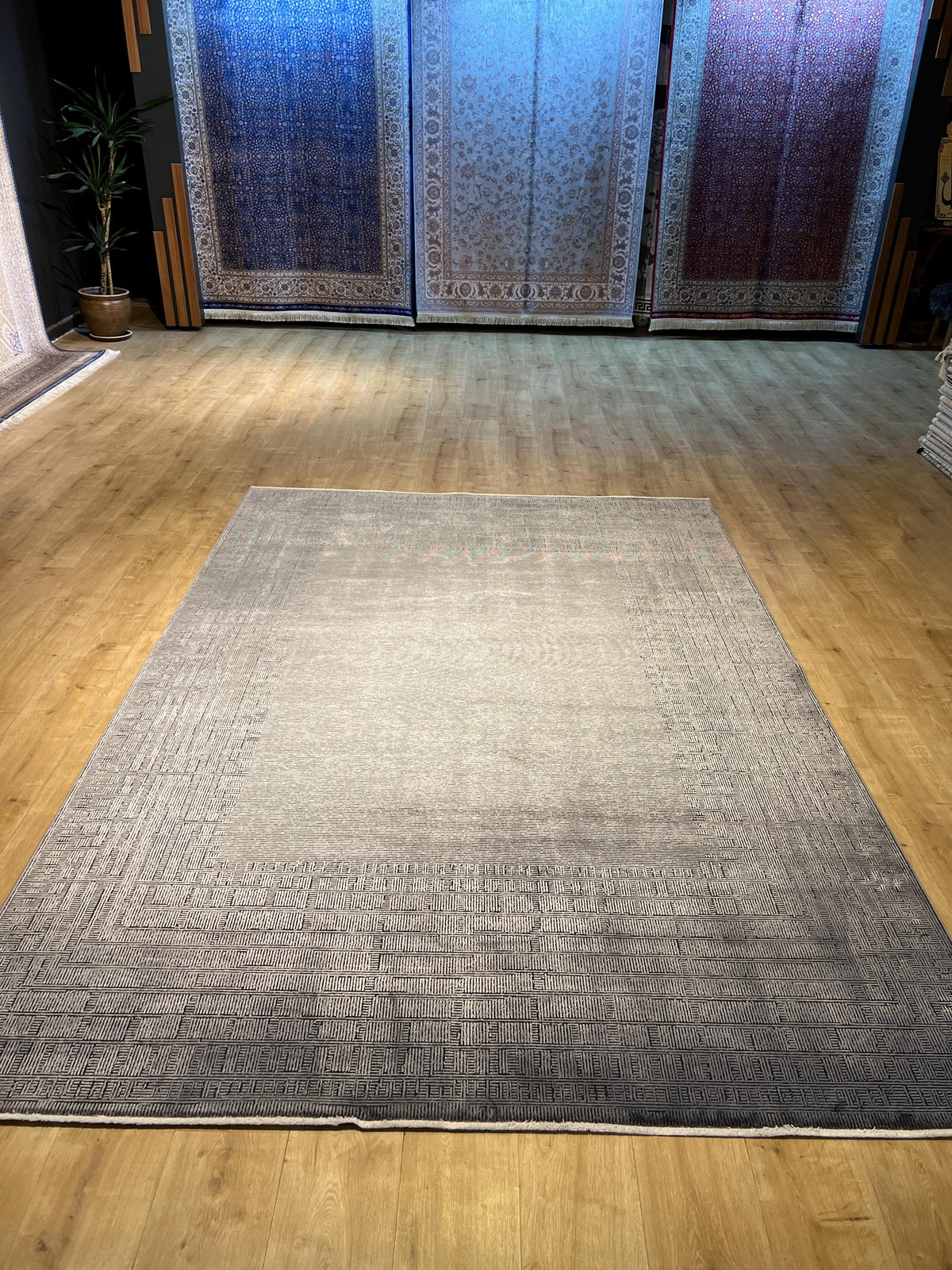 7x10 ft Luxury Dark Gray Bamboo Rug with Linear Design