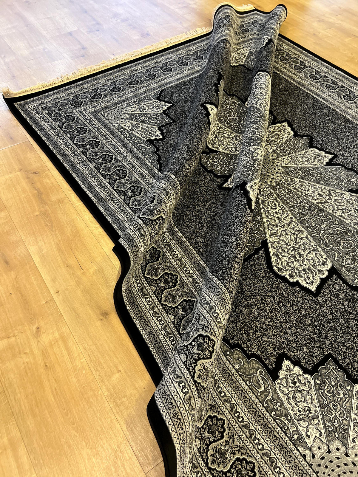5x8 ft Black White Silk Rug, Traditional Medallion Design Rug , Luxury Home Decor