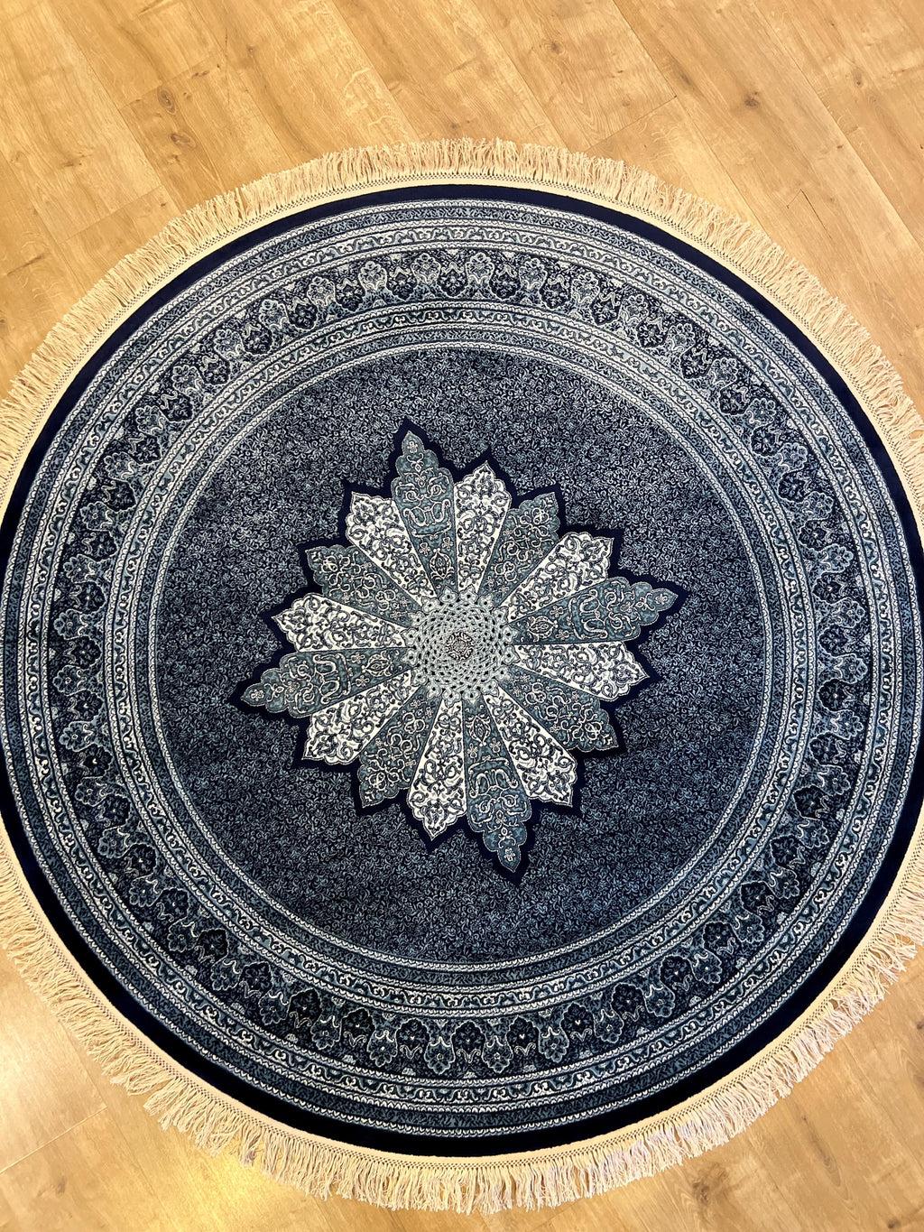 5x5 Ft Round Blue Silk Rug, Medallion Design, Classic Luxury Area Rug