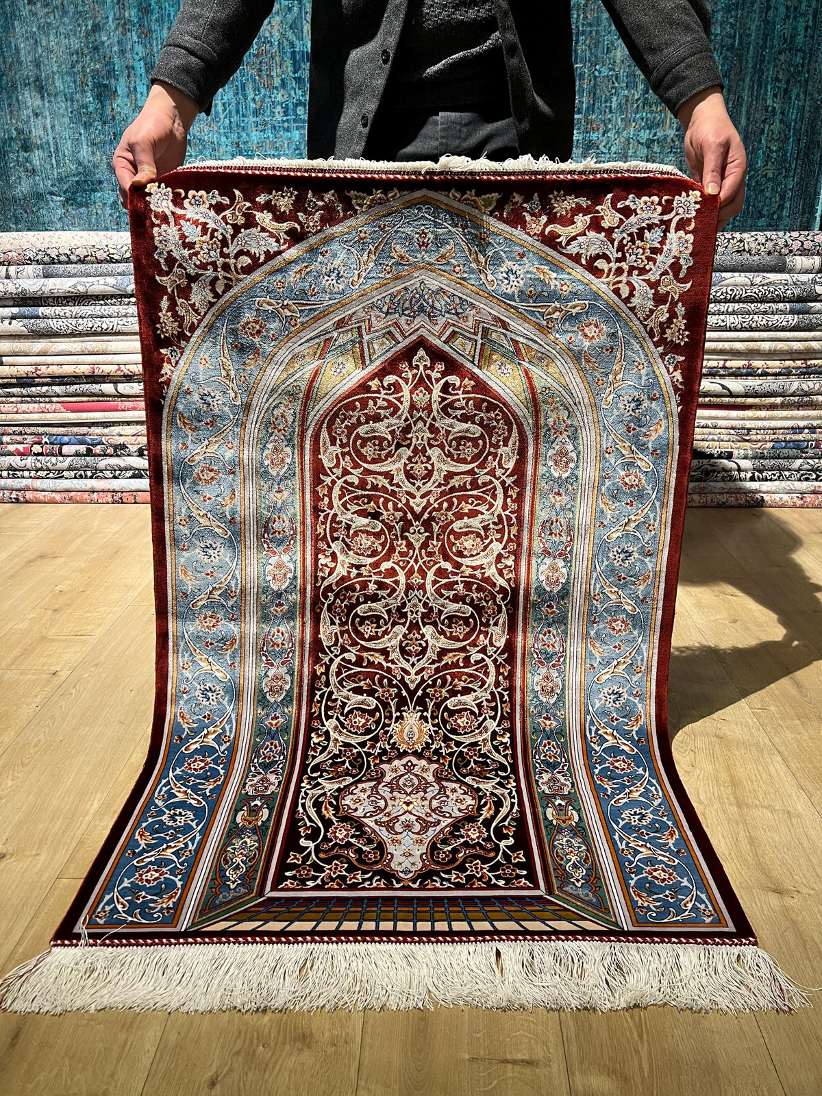 2.62x4.10 Ft Red Blue Silk Prayer Rug With Floral Design, Muslim Gift Prayer Mat