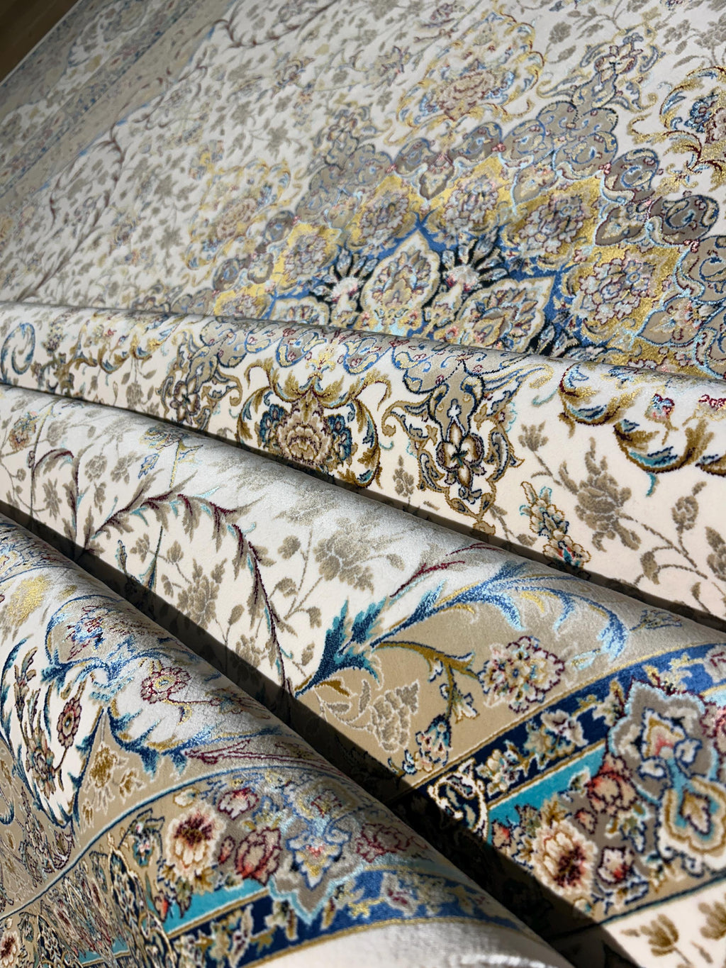 Ivort Silk Rug, Blue Beige Medallion Classic Luxury Turkish Carpet