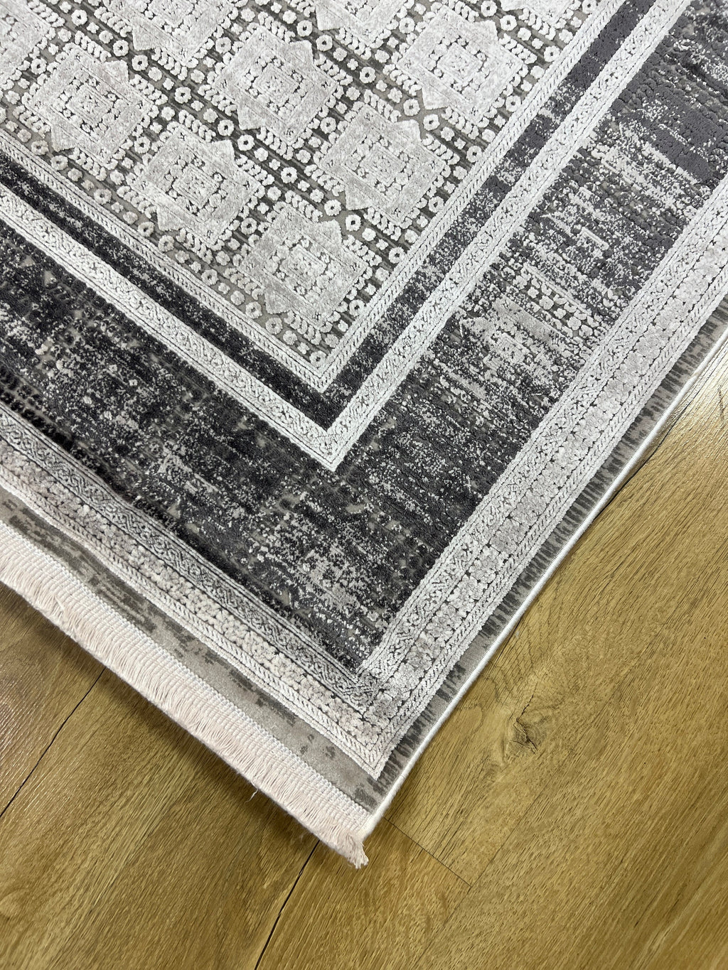 5x8 ft Traditional Ethnic Geometric Bamboo Rug with Border