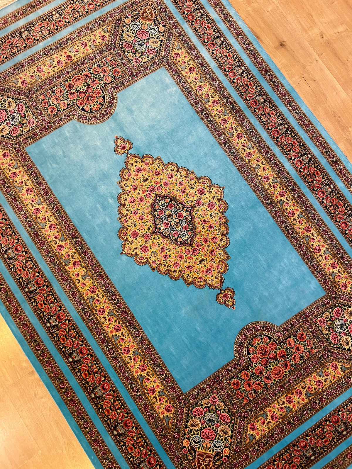 5x8 ft Blue Silk Area Rug, Floral Medallion Classic Style, Luxury Home Decor