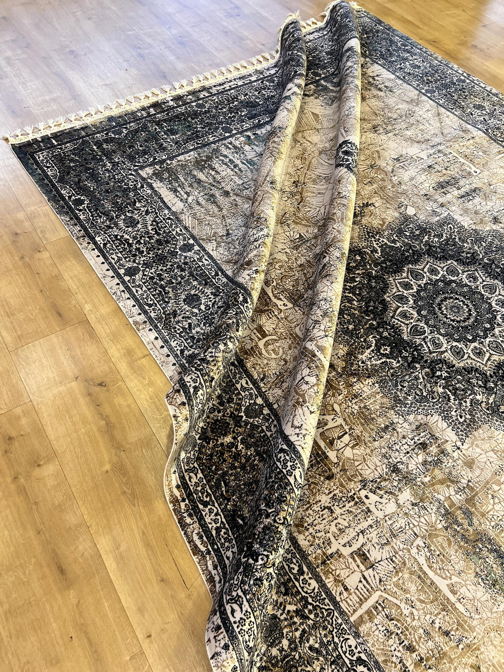 Cream Silk Rug, Grey Border Antique Medallion Classic Design