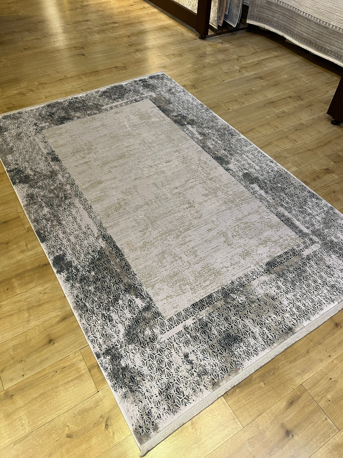 Gray Bamboo Area Rug, Modern Turkish Carpet (5x8 ft)