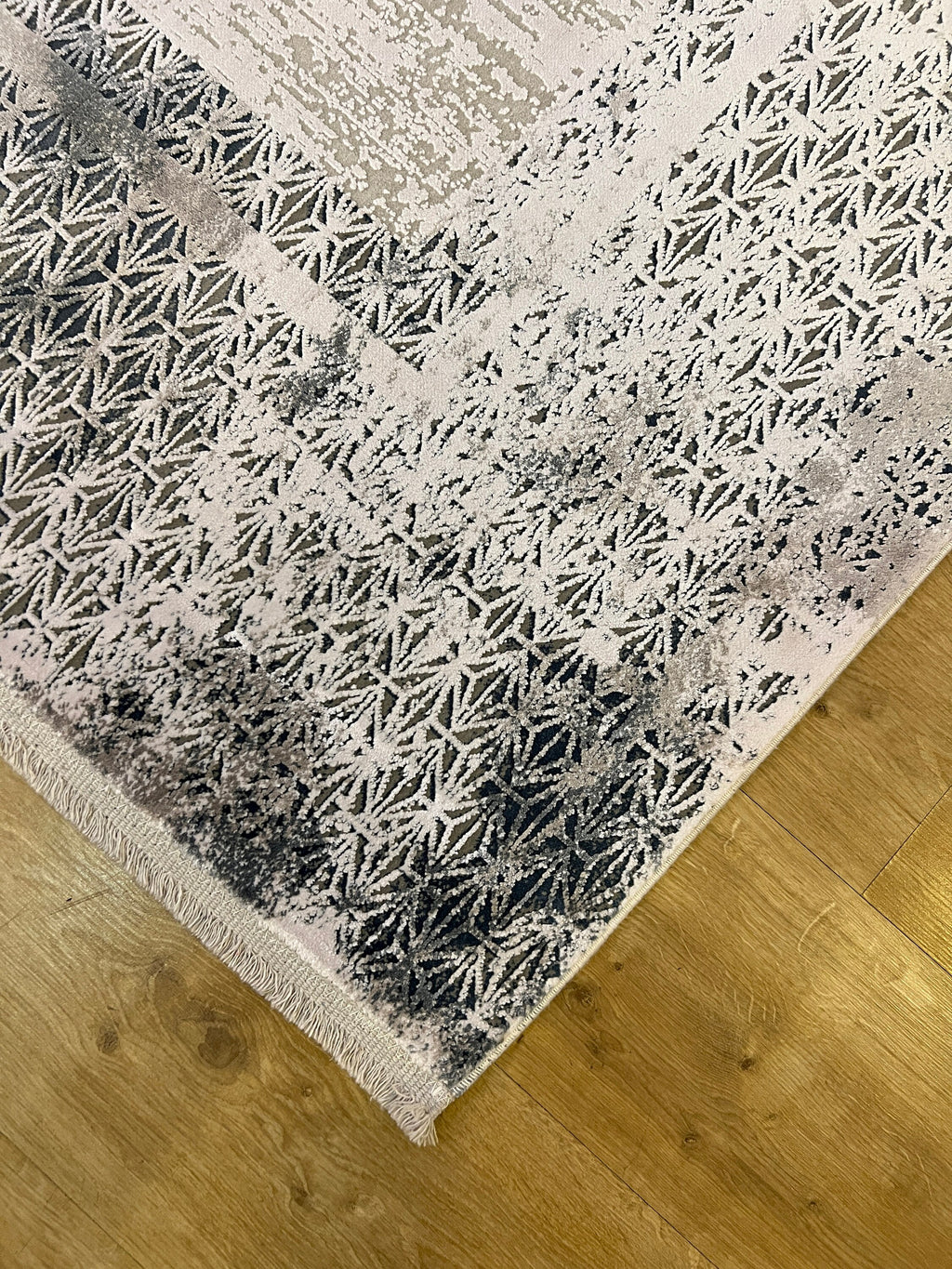 Gray Bamboo Area Rug, Modern Turkish Carpet (5x8 ft)