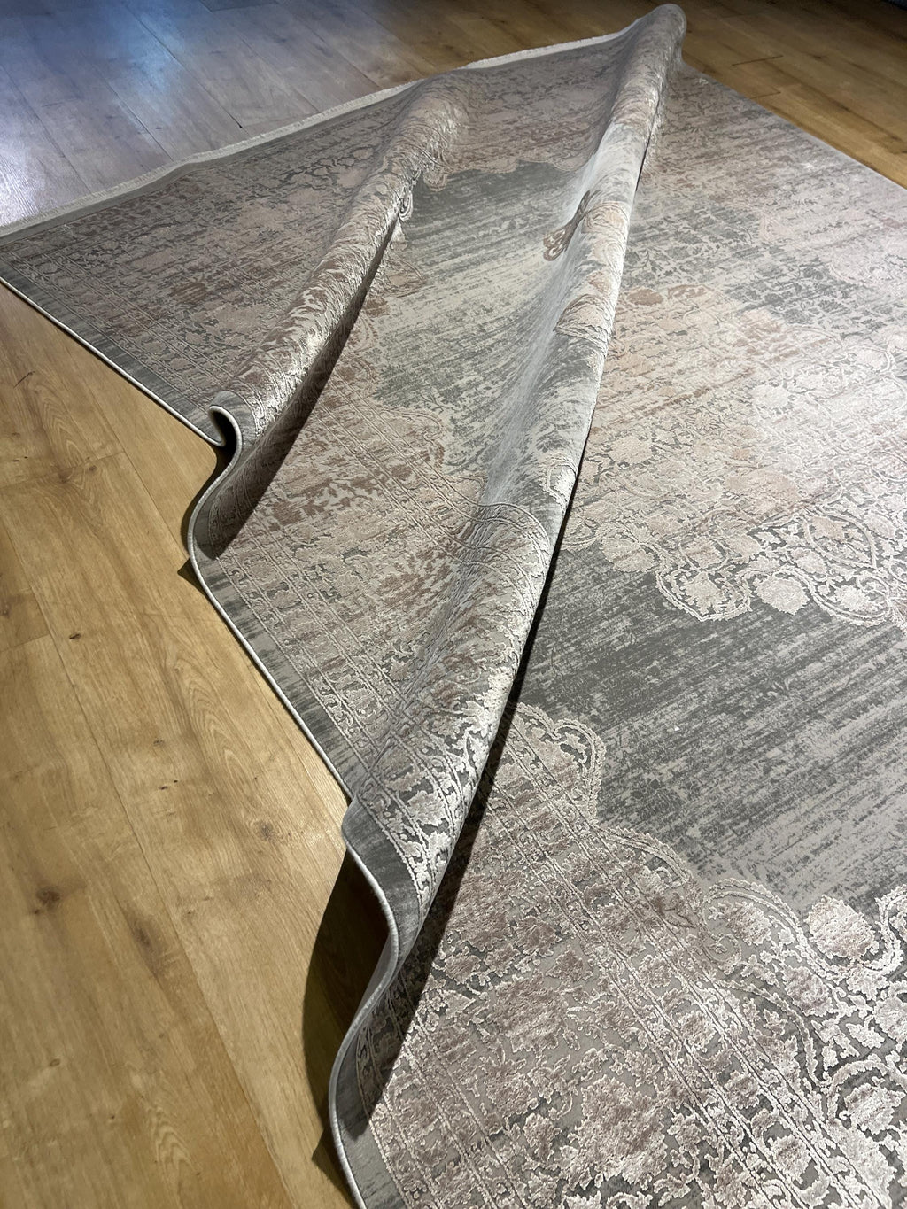 7x10 ft Gray Bamboo Rug with Beige Medallion and Border, Classic Natural Style