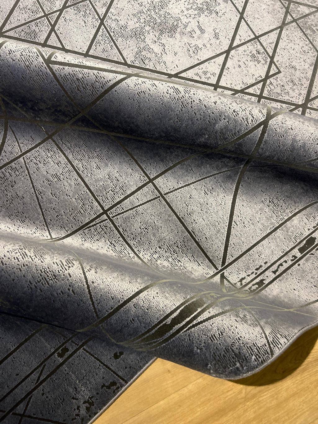 7x10 Ft Gray Modern Bamboo Rug with Geometric Pattern