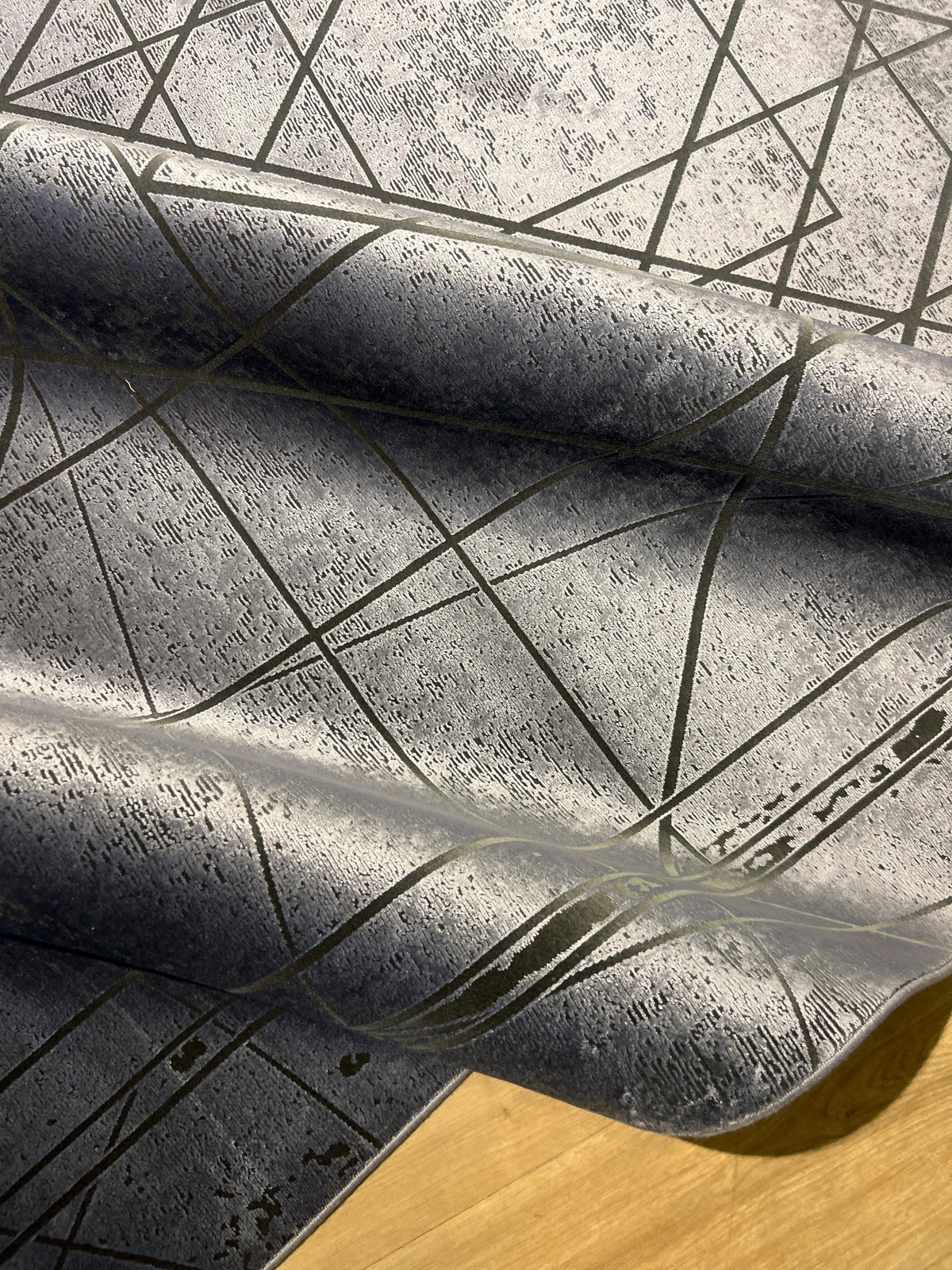 7x10 Ft Gray Modern Bamboo Rug with Geometric Pattern