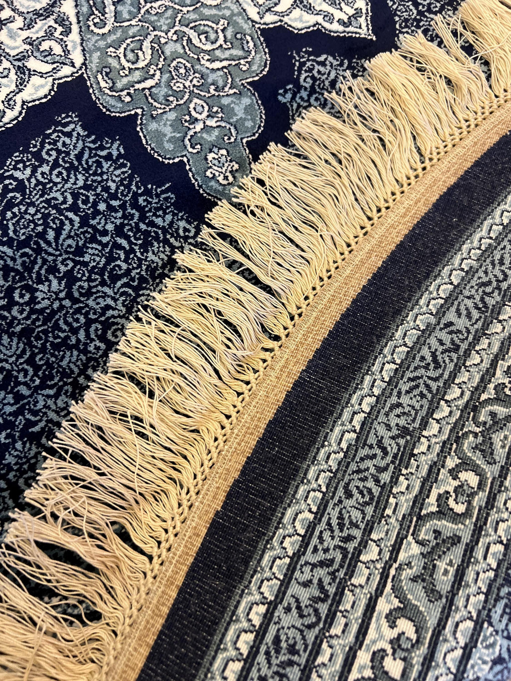 5x5 Ft Round Blue Silk Rug, Medallion Design, Classic Luxury Area Rug