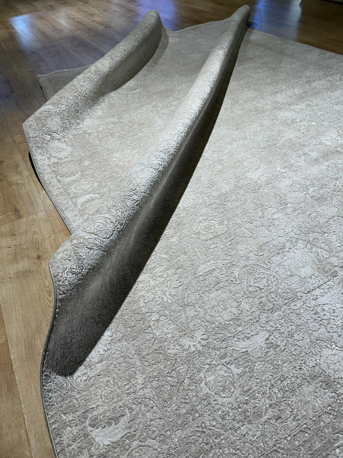 Beige Cream Floral Bamboo Rug with Traditional Modern Distressed Floral Patterns