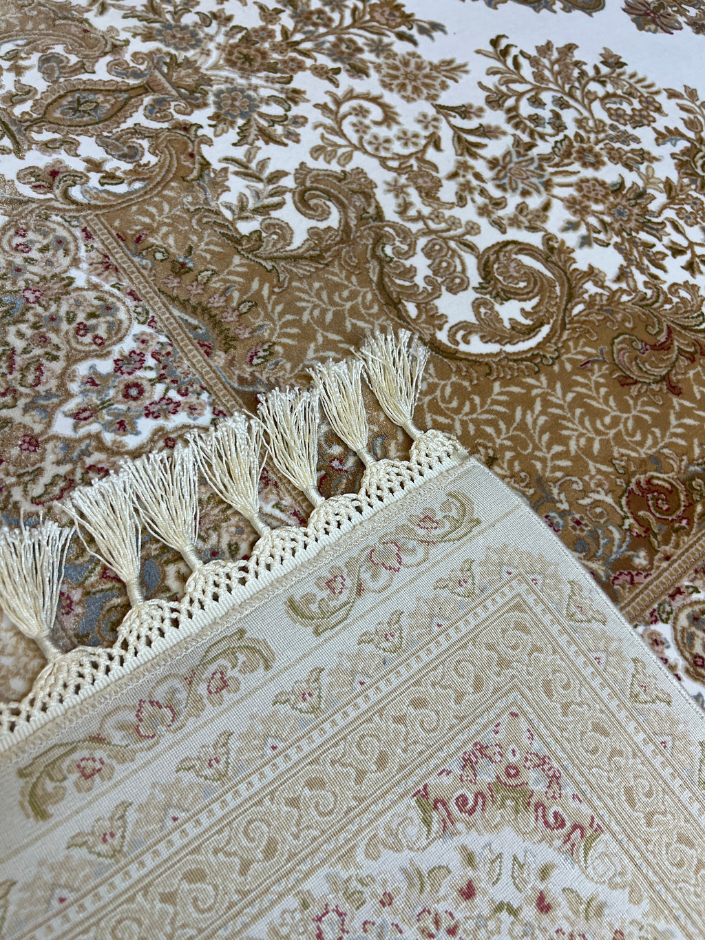 5x8 ft Gold Silk Rug, Classic Medallion Design Turkish Carpet