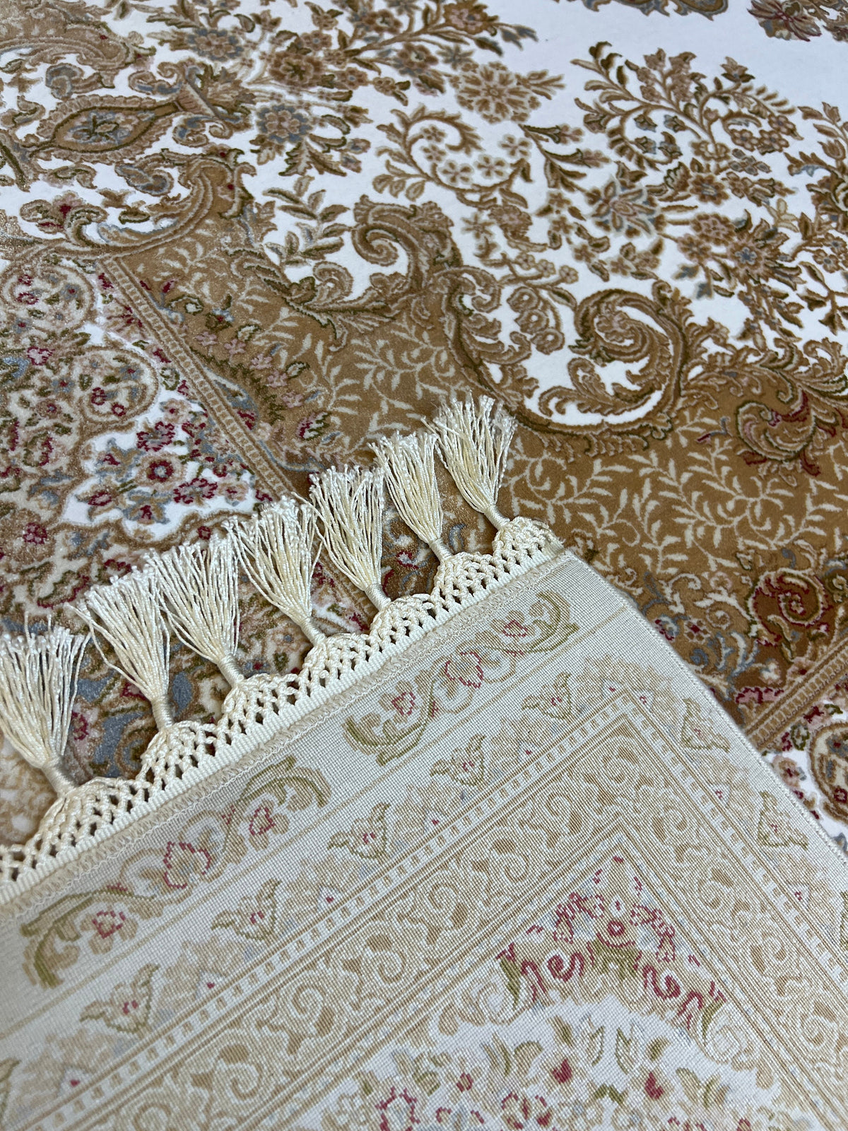 5x8 ft Gold Silk Rug, Classic Medallion Design Turkish Carpet