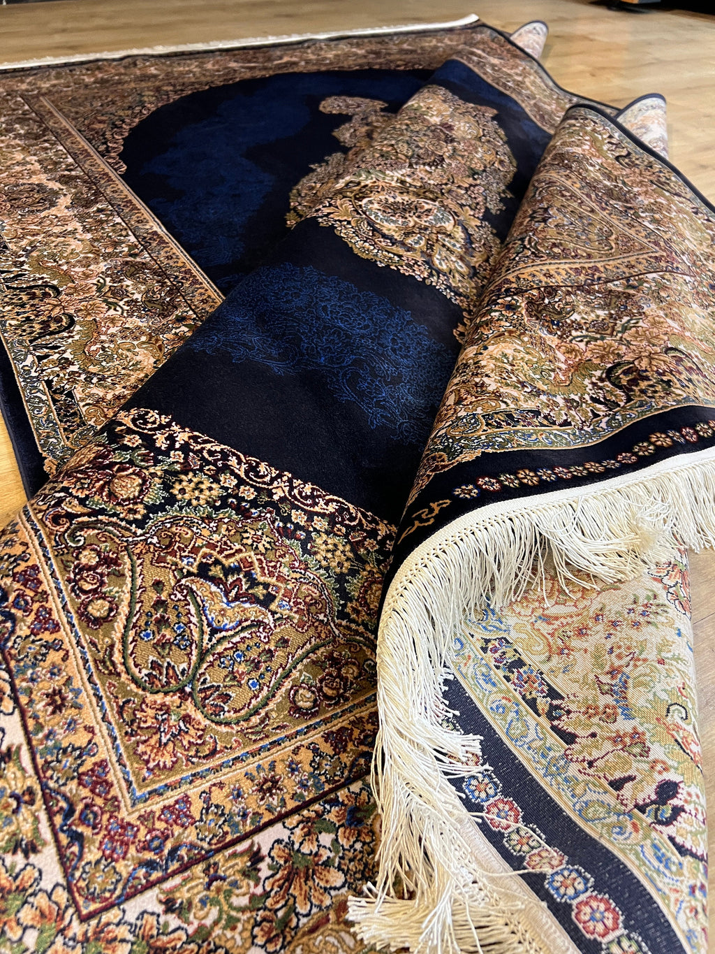 5x8 Blue Silk Rug, Classic Turkish Carpet, Medallion Design, Luxury Rug