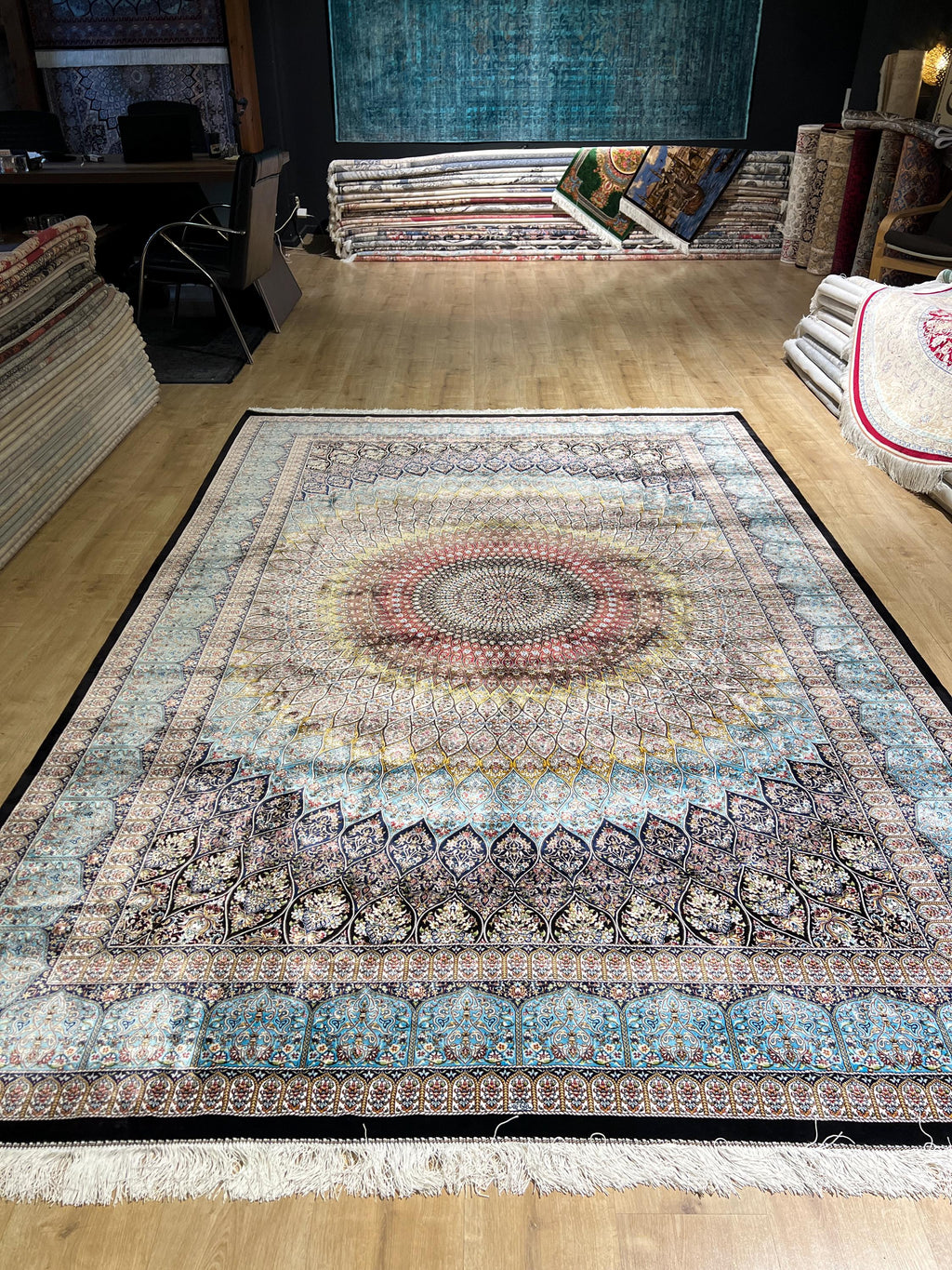 7x10 Ft Blue Silk Rug, Classic Medallion Design, Traditional Pattern