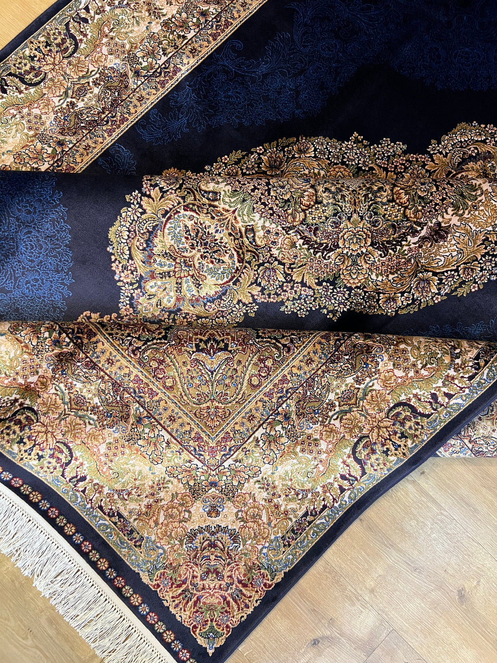 5x8 Blue Silk Rug, Classic Turkish Carpet, Medallion Design, Luxury Rug