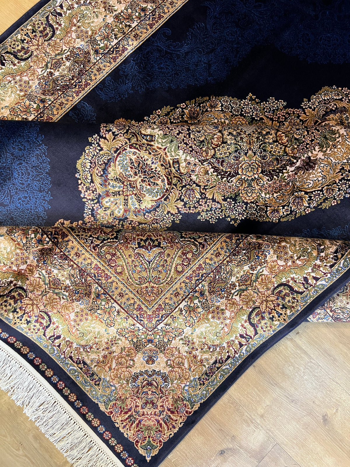 5x8 Blue Silk Rug, Classic Turkish Carpet, Medallion Design, Luxury Rug