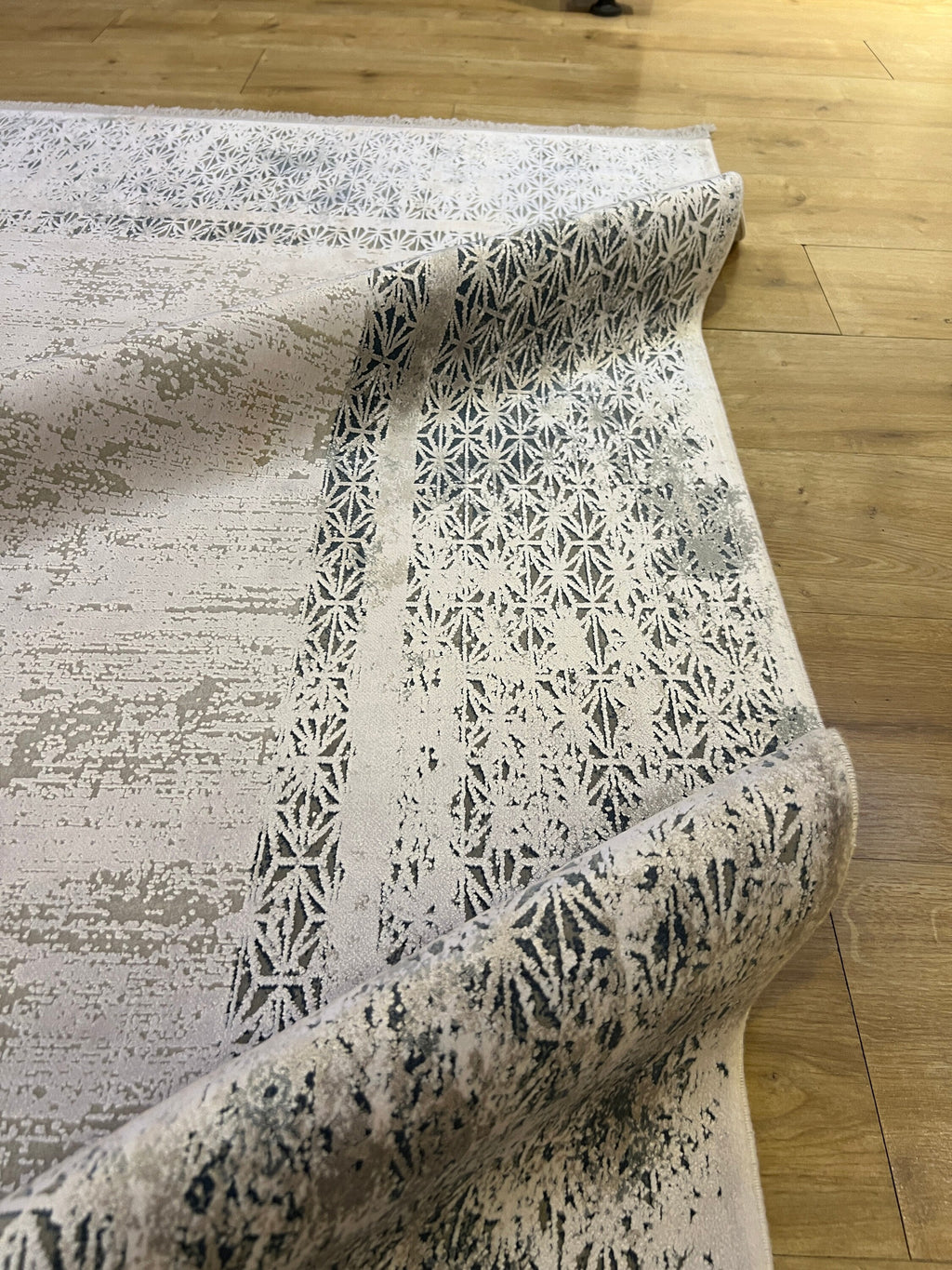Gray Bamboo Area Rug, Modern Turkish Carpet (5x8 ft)