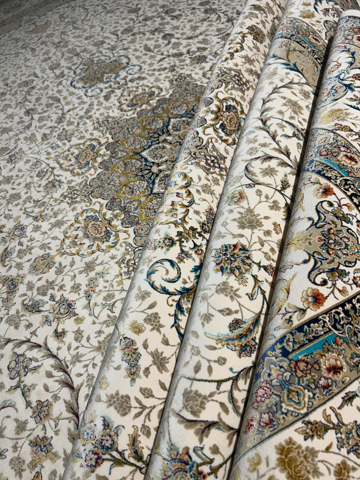 Ivort Silk Rug, Blue Beige Medallion Classic Luxury Turkish Carpet