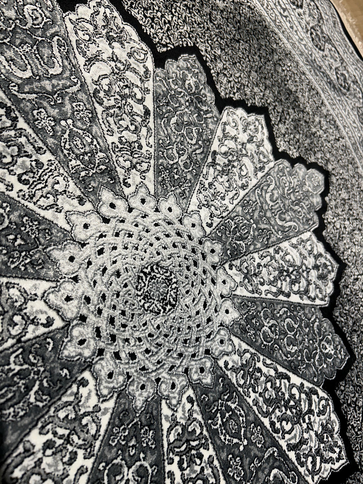 Black Gray Round Silk Rug, Medallion Design, Classic Luxury Area Rug