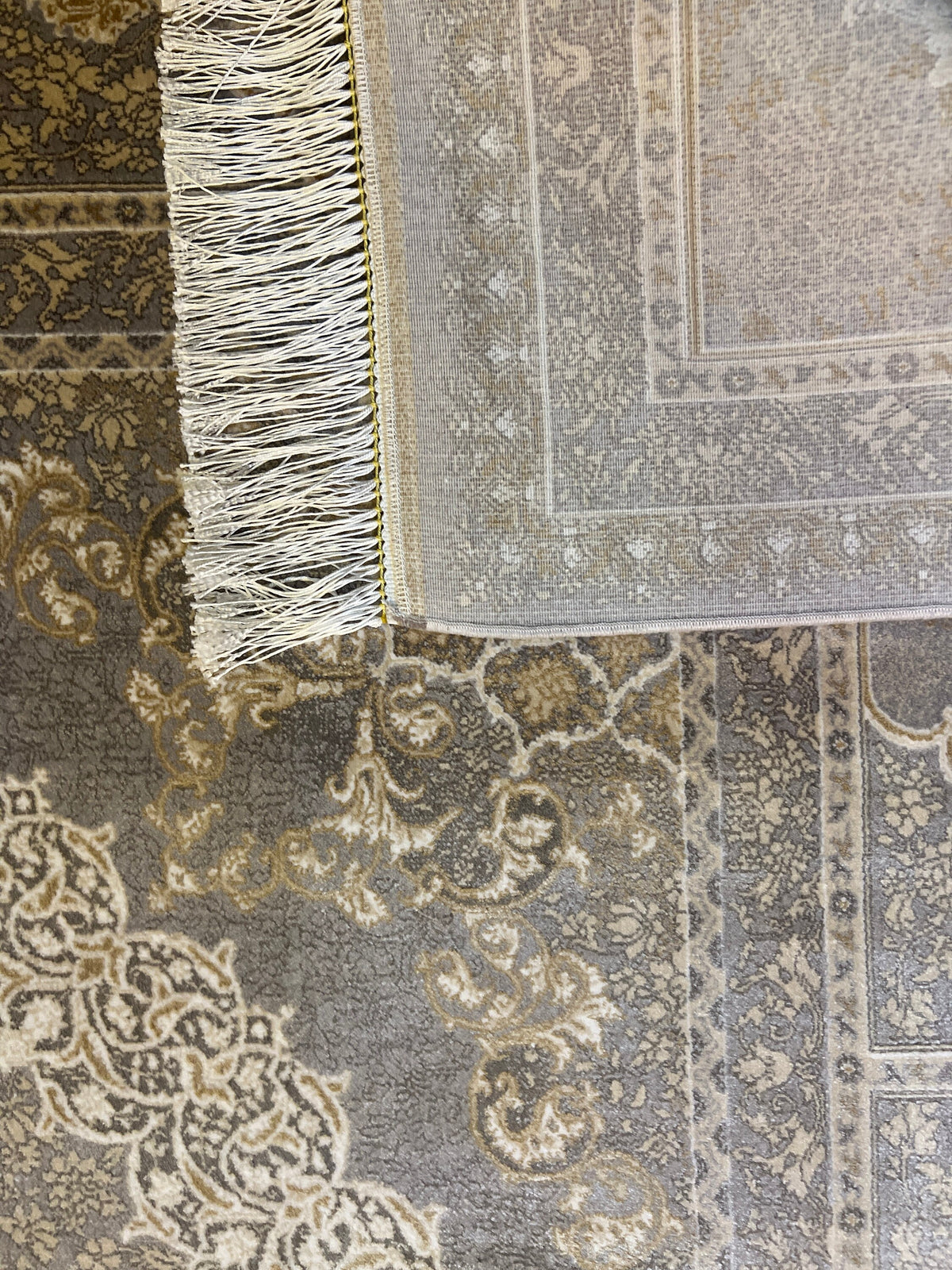 7x10 Ft Gray Silk Rug With Classic Medallion Design