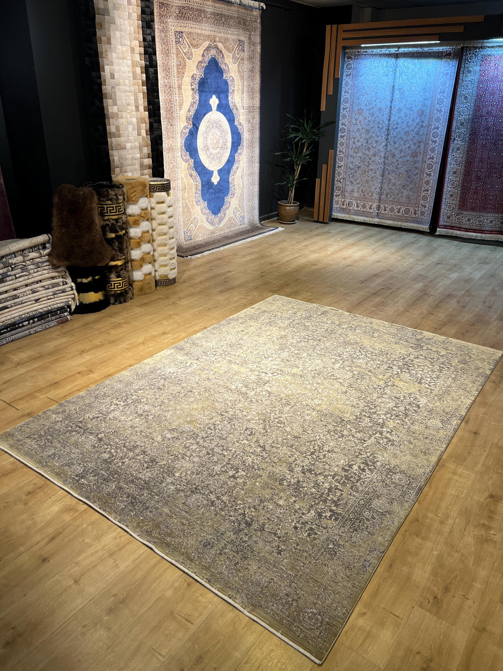 7x10 Ft Gray Yellow Bamboo Rug with Antique Distressed Pattern