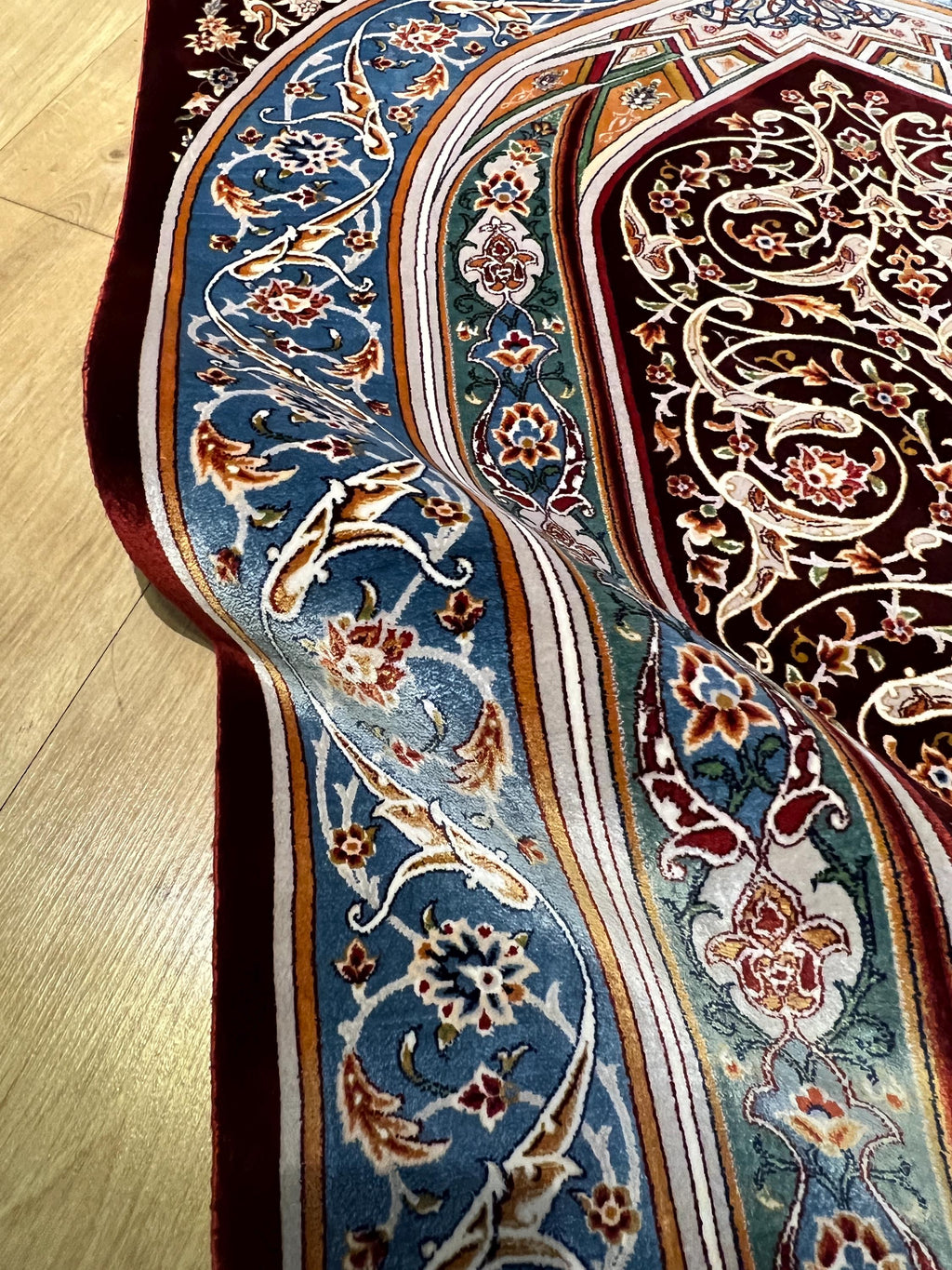 2.62x4.10 Ft Red Blue Silk Prayer Rug With Floral Design, Muslim Gift Prayer Mat