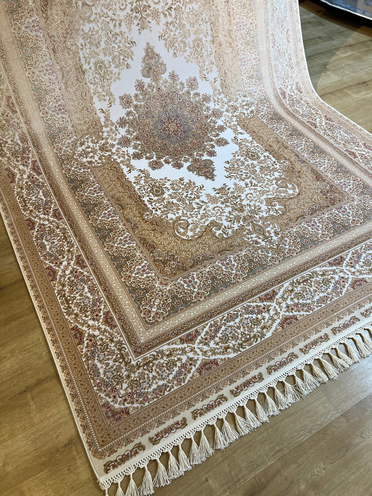 5x8 ft Gold Silk Rug, Classic Medallion Design Turkish Carpet