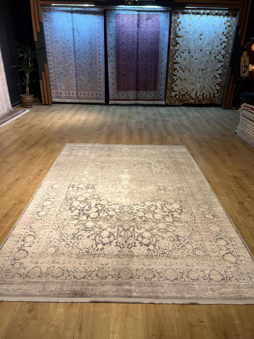 7x10 ft Antique Distressed Medallion Bamboo Rug in Gray and Beige