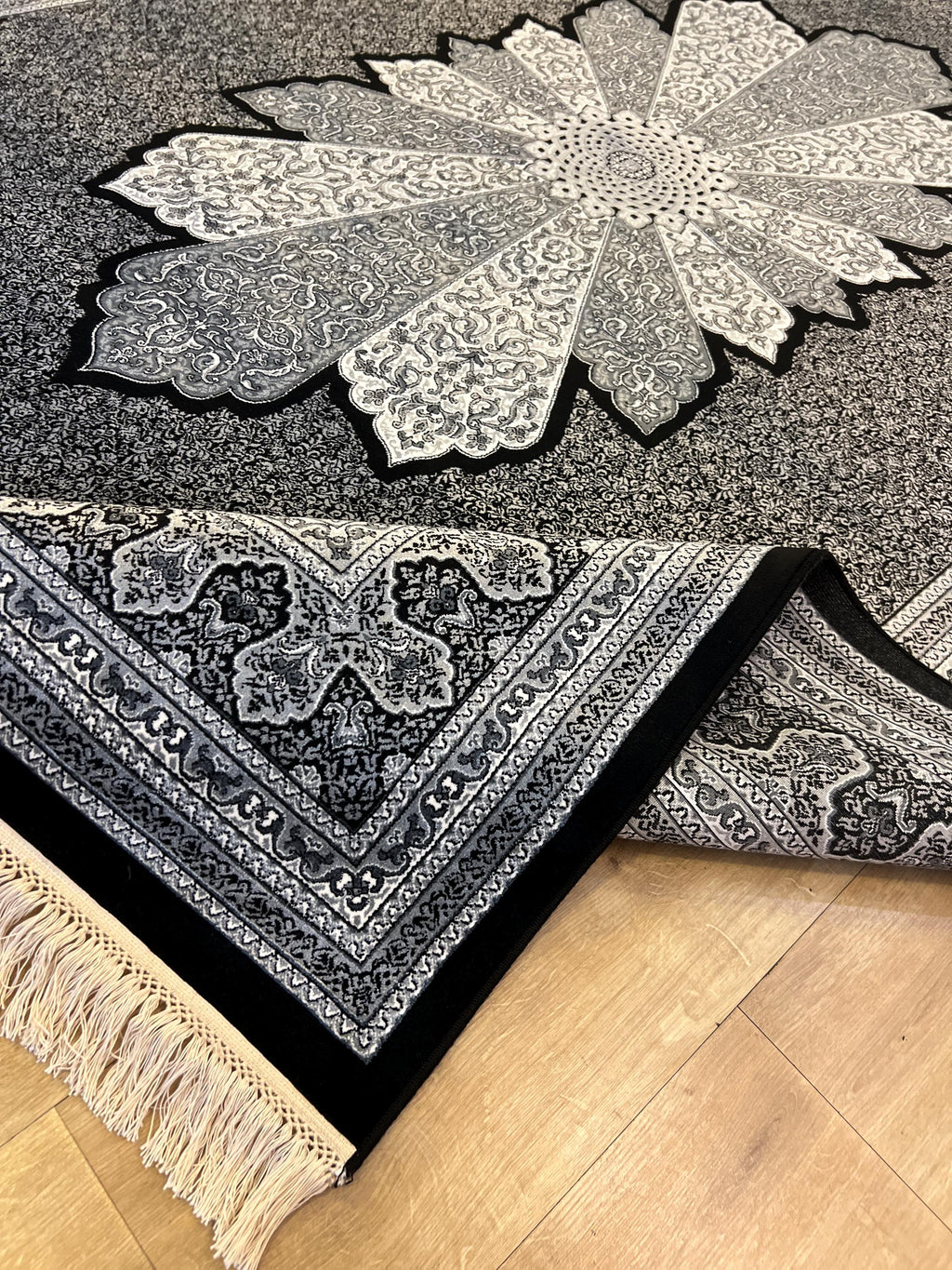 5x8 ft Black White Silk Rug, Traditional Medallion Design Rug , Luxury Home Decor