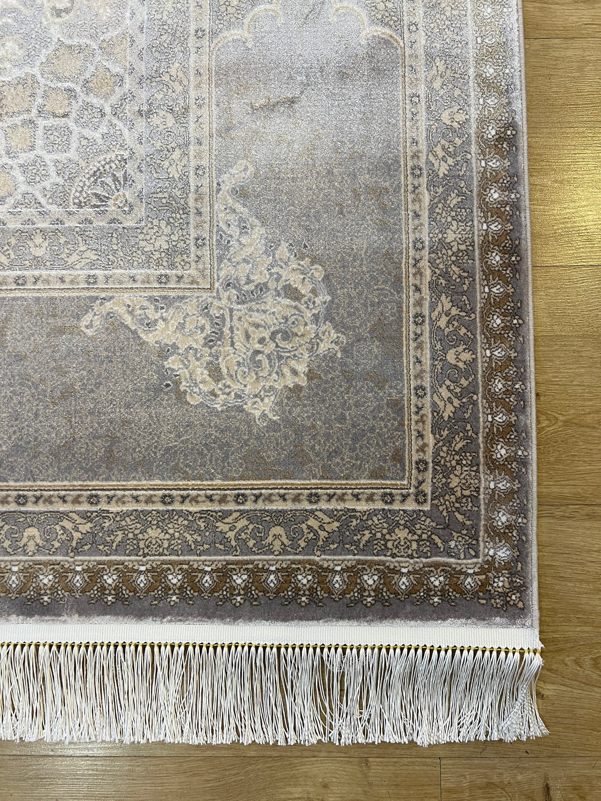 7x10 Ft Gray Silk Rug With Classic Medallion Design
