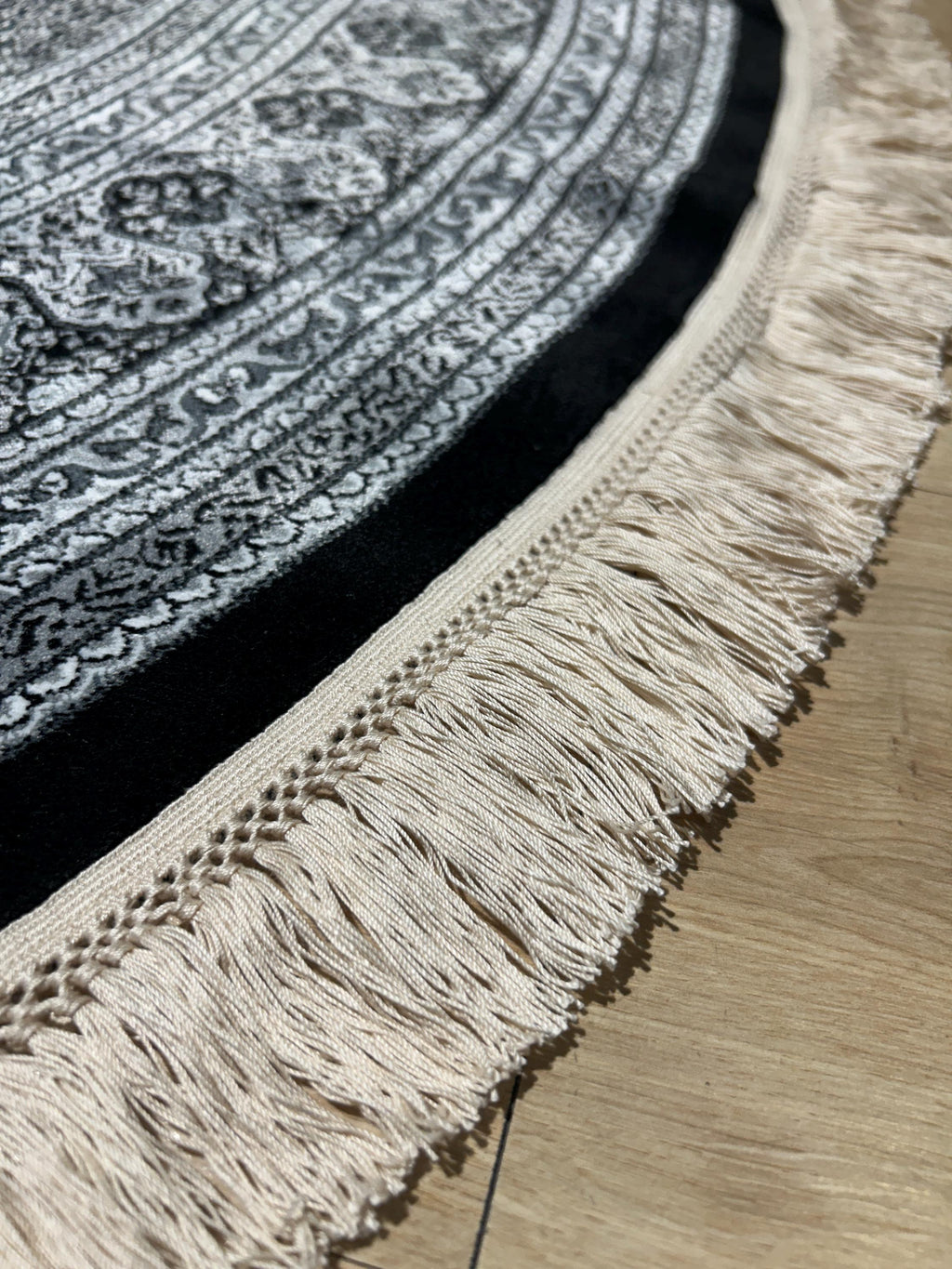 Black Gray Round Silk Rug, Medallion Design, Classic Luxury Area Rug