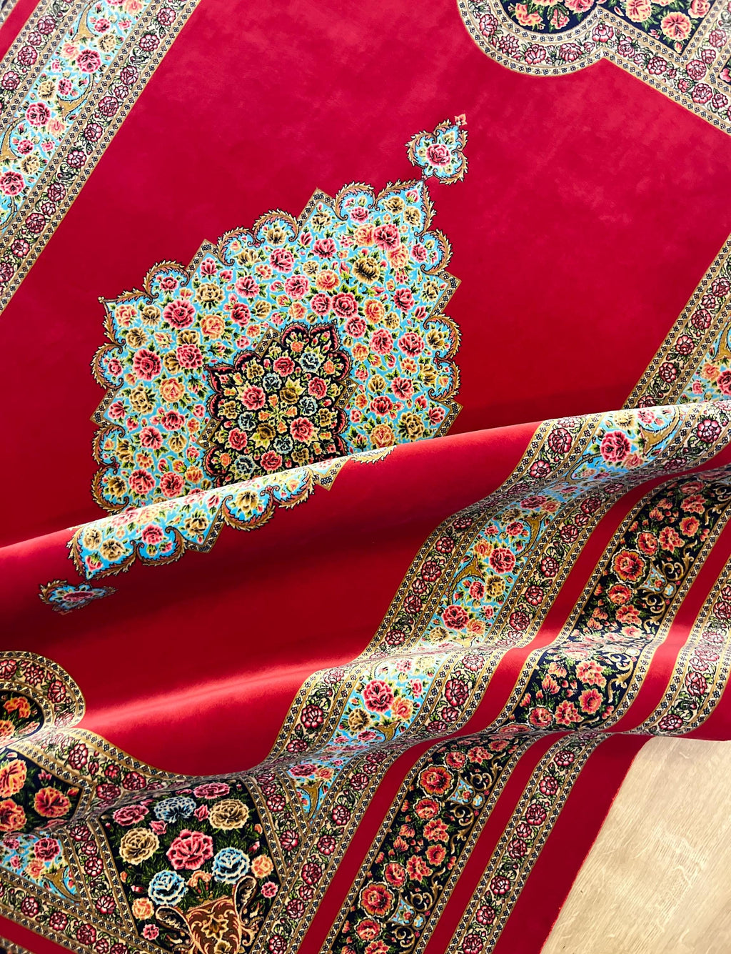 Floral Silk Rug, Floral Medallion and Border Design Classic Luxury Carpet