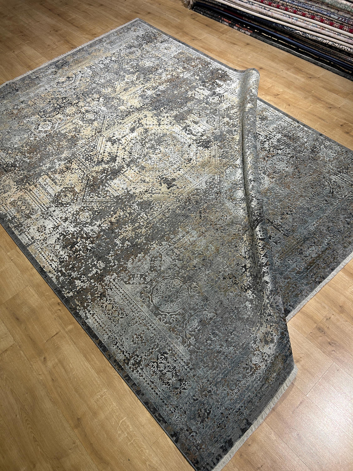 Gray Gold Bamboo Rug with Antique Distressed Medallion Pattern
