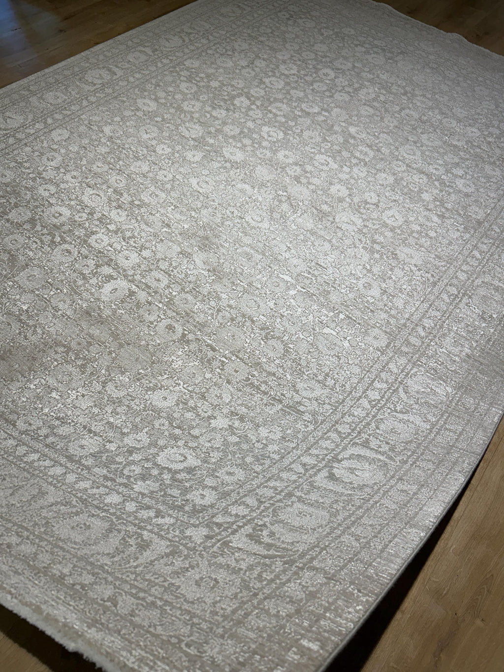 Beige Bamboo Rug with Traditional Modern Distressed Floral Patterns