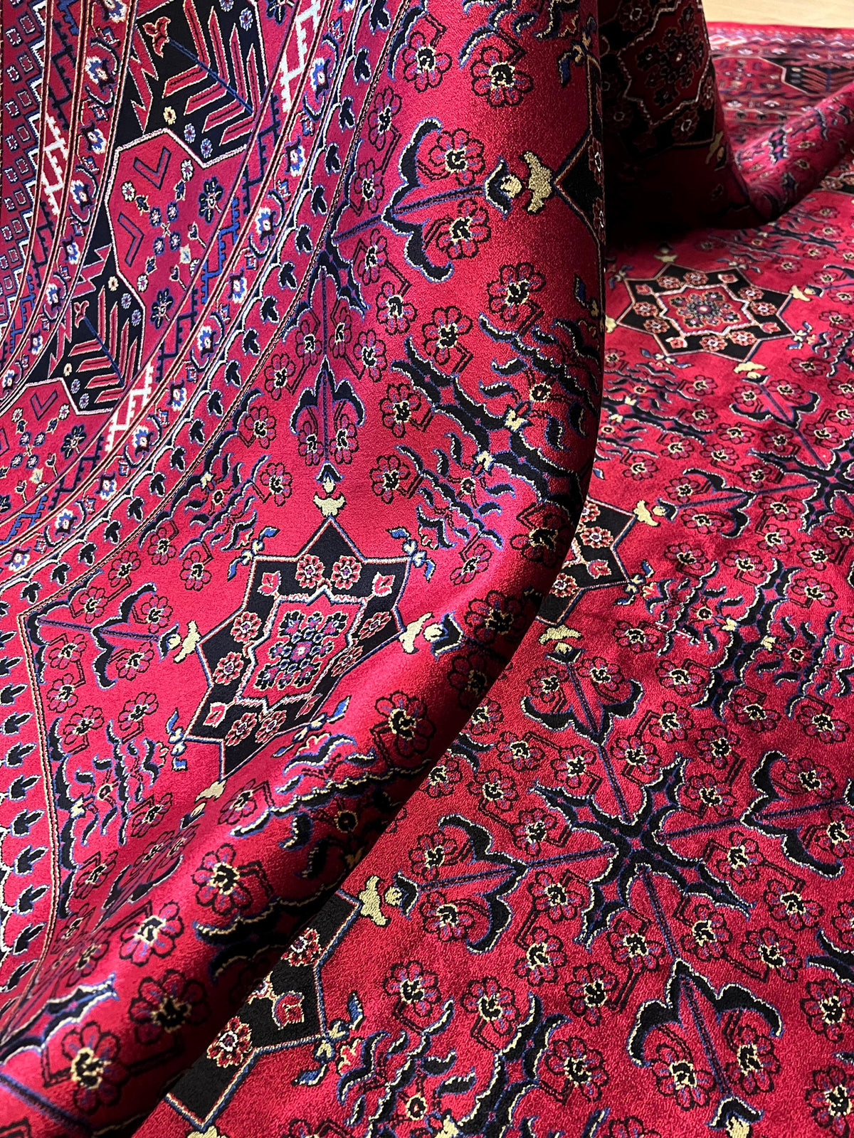 7x10 Ft Red Traditional Luxury Silk Rug With Geometric Motifs