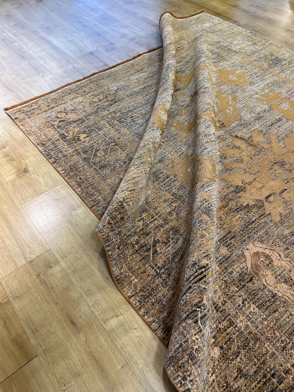 Gray Copper 7x10 Ft Bamboo Rug with Antique Distressed Pattern