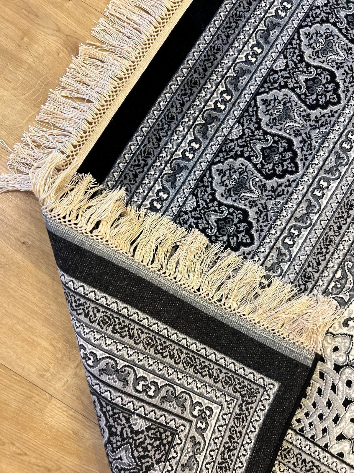 5x8 ft Black White Silk Rug, Traditional Medallion Design Rug , Luxury Home Decor