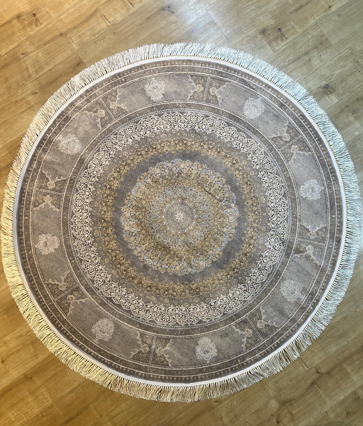 5x5 Ft Round Silk Rug, Gray Medallion Design, Classic Luxury Rug