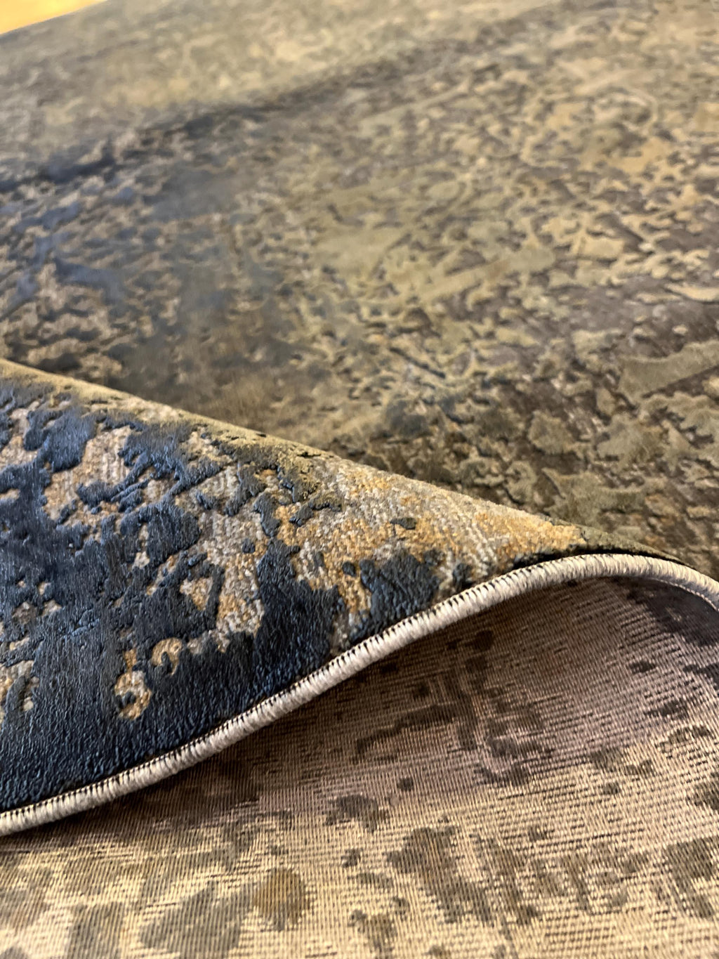 Dark Gray Bamboo Rug with Antique Distressed Design