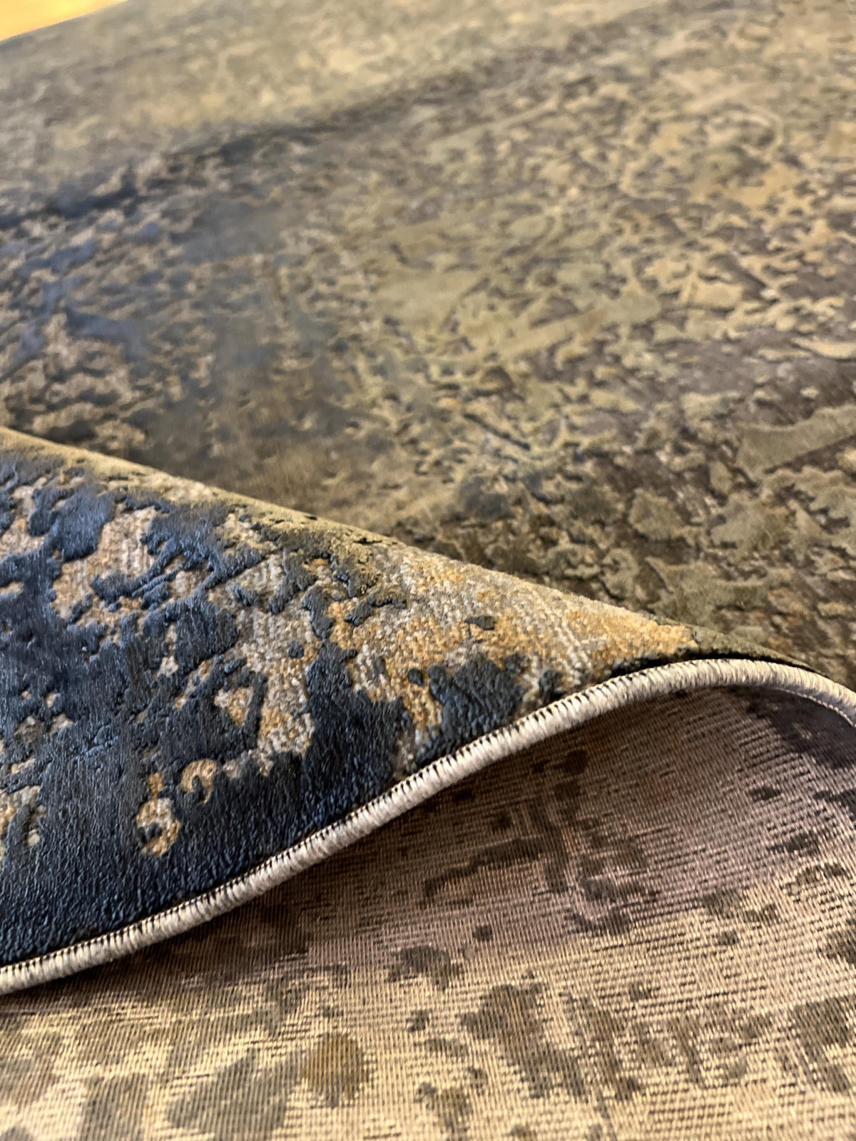 Dark Gray Bamboo Rug with Antique Distressed Design
