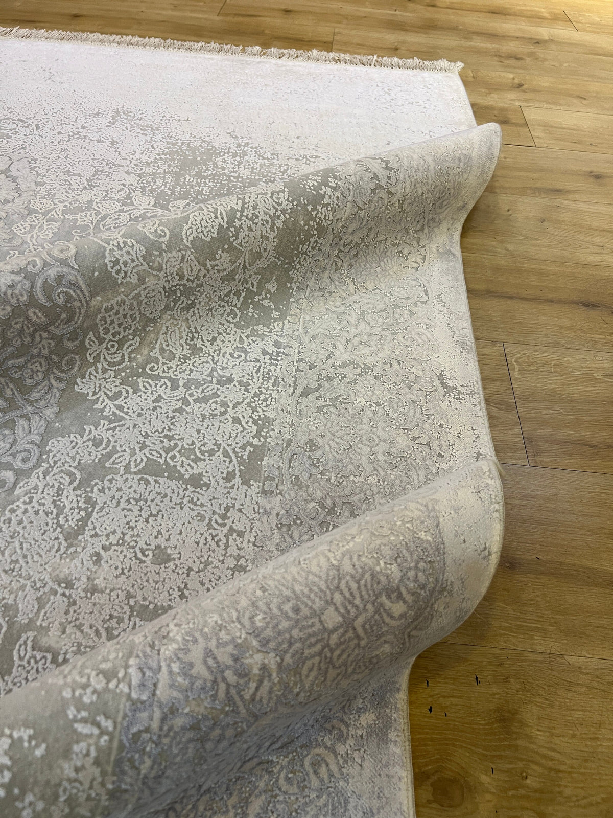 5x8 ft Cream Grey Bamboo Rug, Soft Medallion Design, Luxury Style