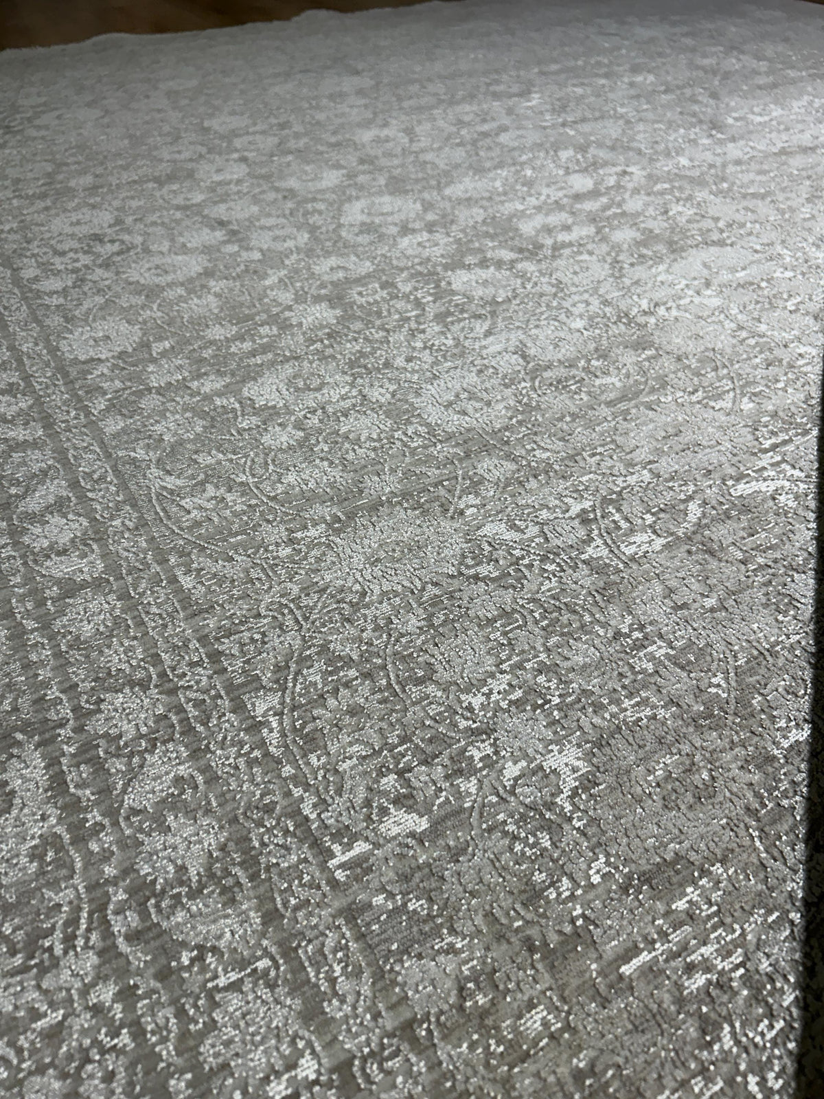Beige Bamboo Rug with Traditional Modern Distressed Floral Patterns