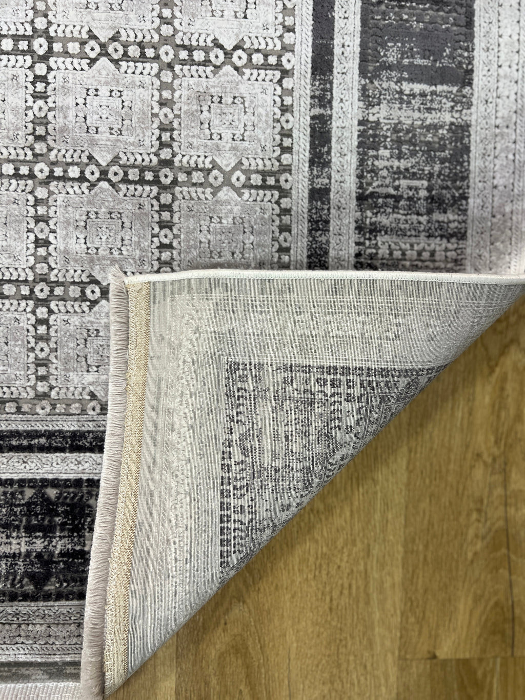 5x8 ft Traditional Ethnic Geometric Bamboo Rug with Border