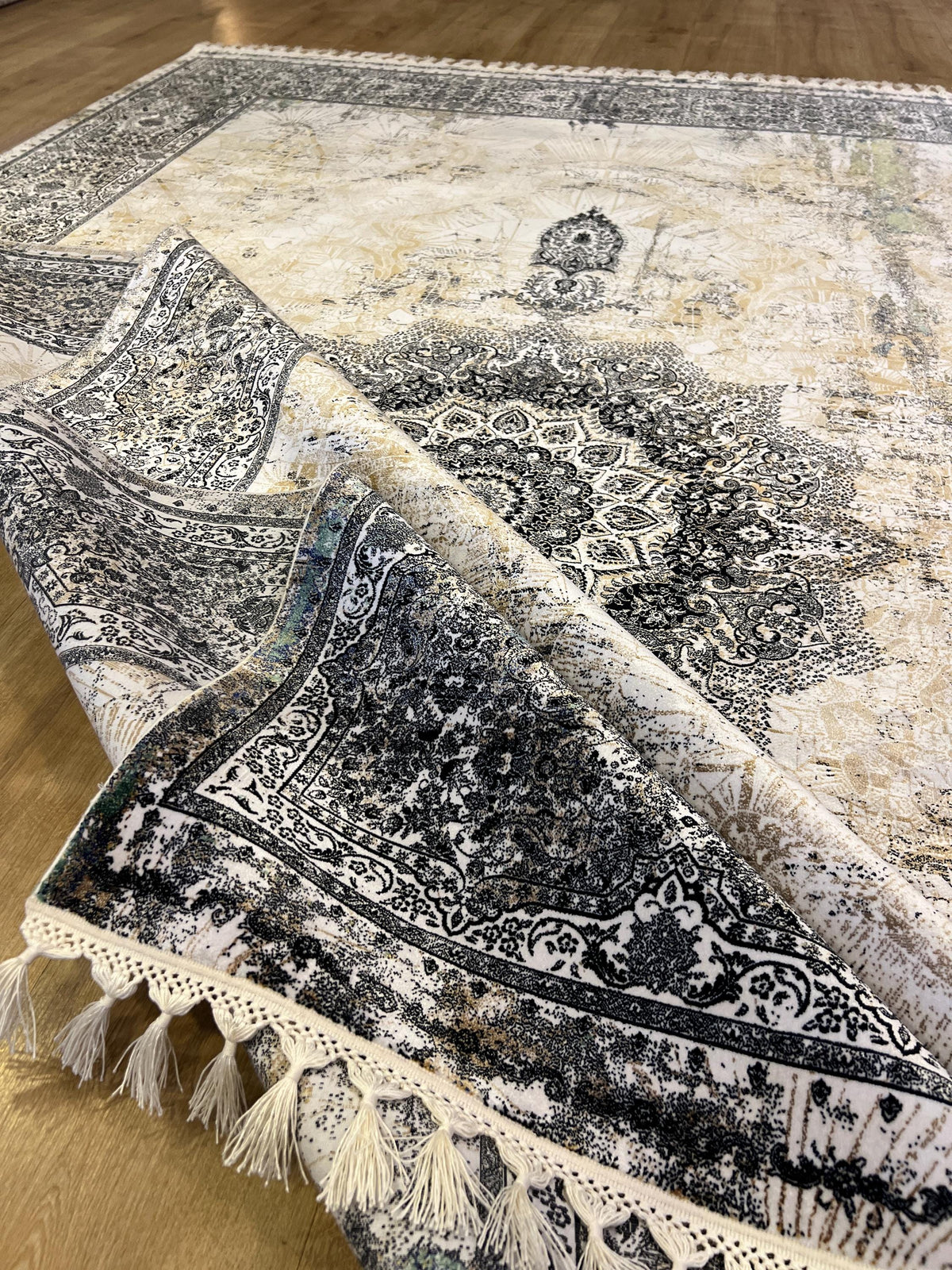 Cream Silk Rug, Grey Border Antique Medallion Classic Design