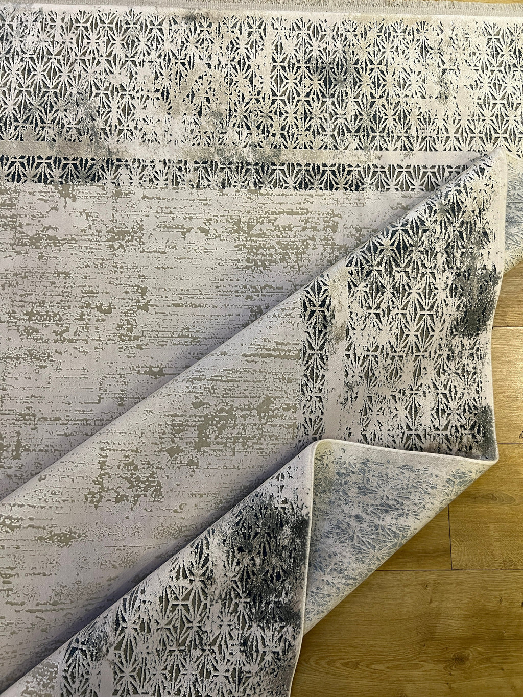 Gray Bamboo Area Rug, Modern Turkish Carpet (5x8 ft)