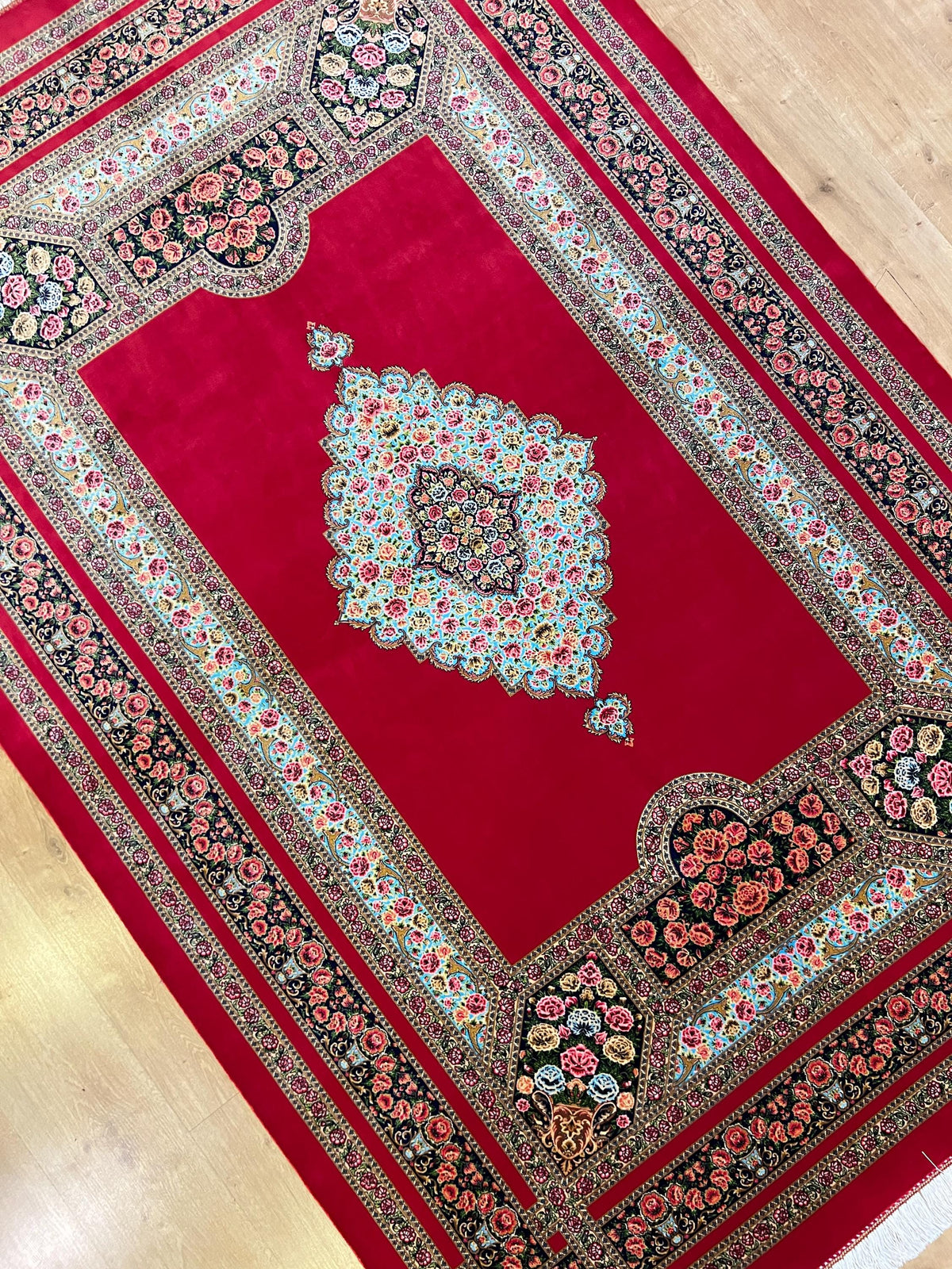 Floral Silk Rug, Floral Medallion and Border Design Classic Luxury Carpet