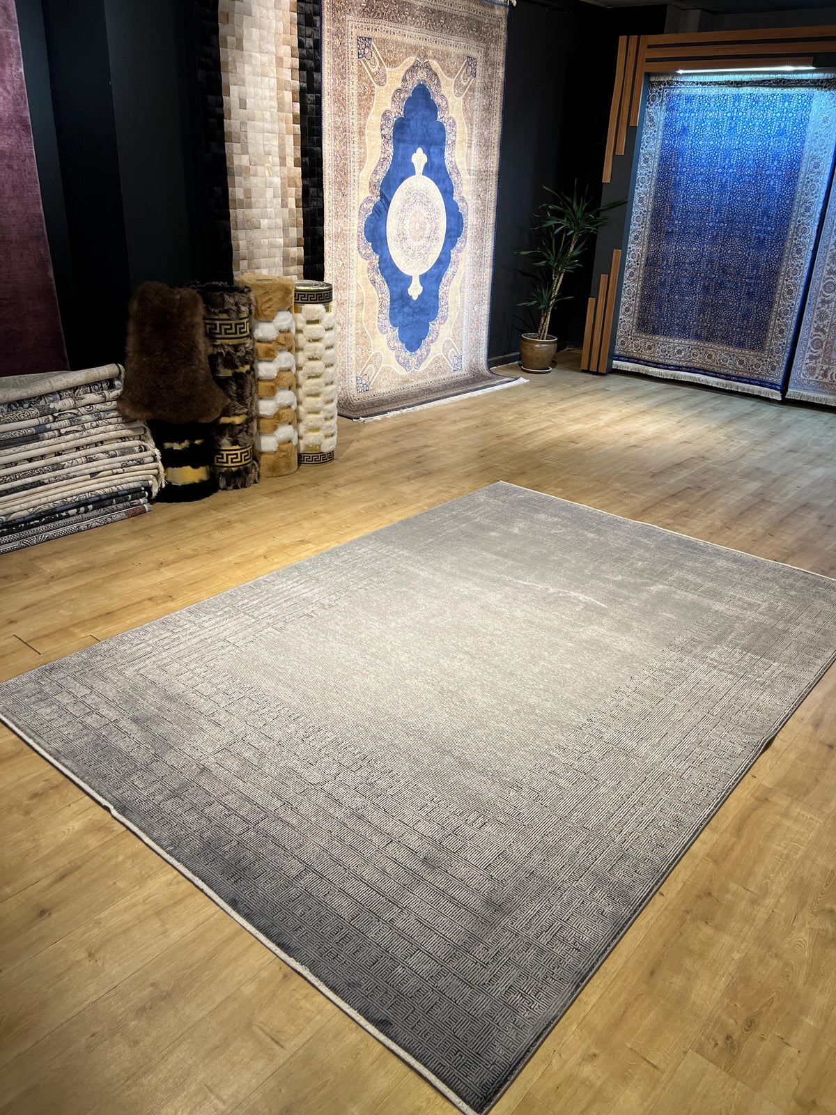 7x10 ft Luxury Dark Gray Bamboo Rug with Linear Design